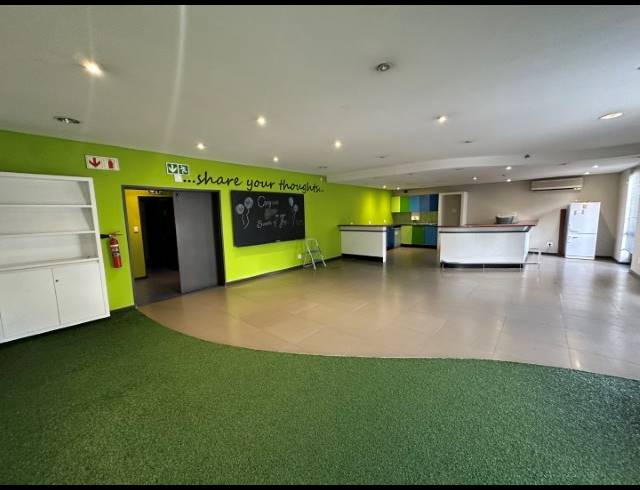 1,818M² OFFICE TO LET IN CENTURY CITY